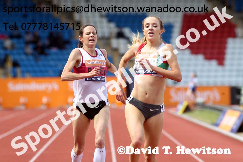 Emelia Gorecka (Aldershot Farnham) outsprints Jo Pavey (Exeter) to win the 5000 metres, 2014 Sainsbury's British Championships. Photo: David T. Hewitson/Sports for All Pics